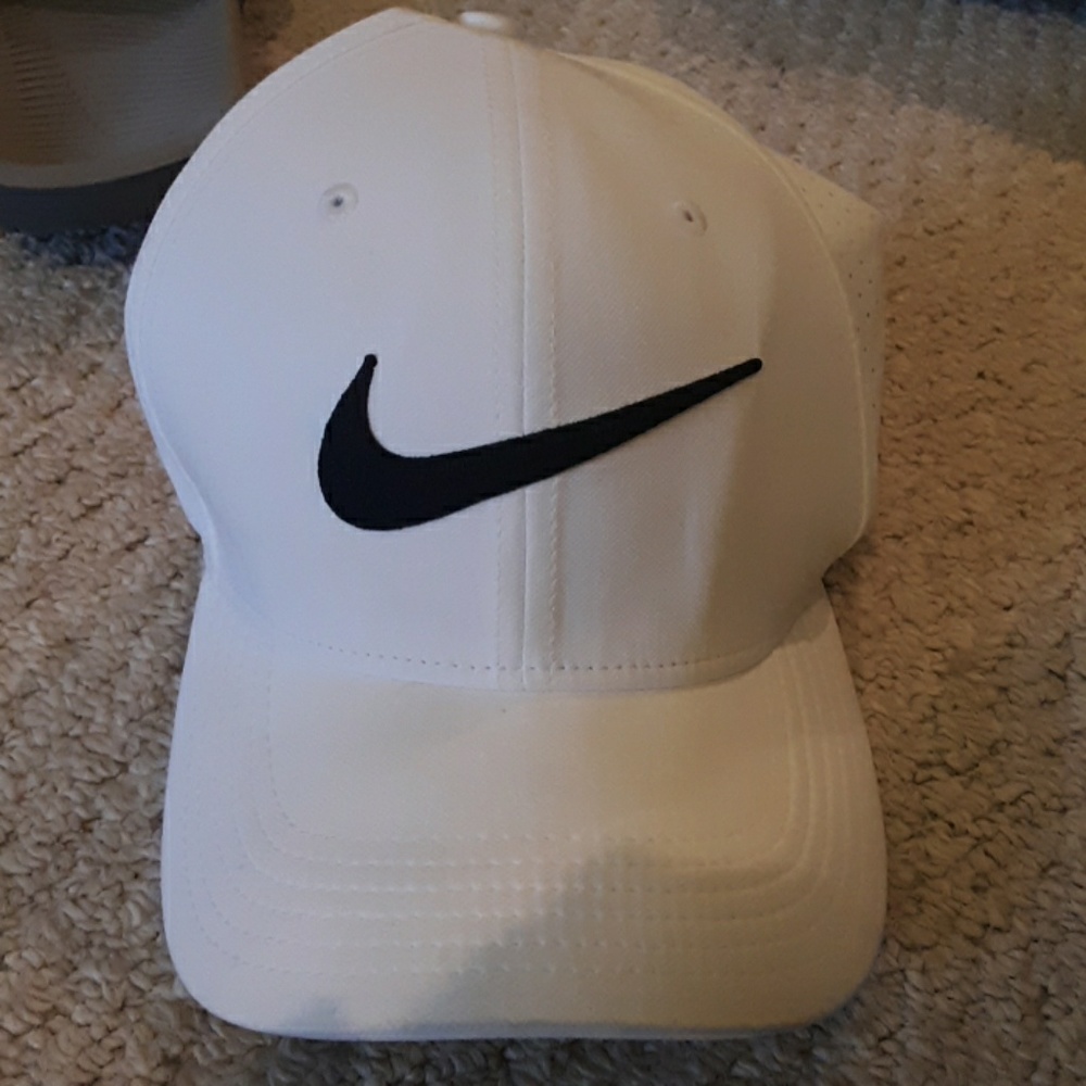 White Nike golf hat